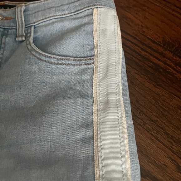 Veronica Beard Light Wash Kick Flare Jeans Size 26 - Picture 8 of 9